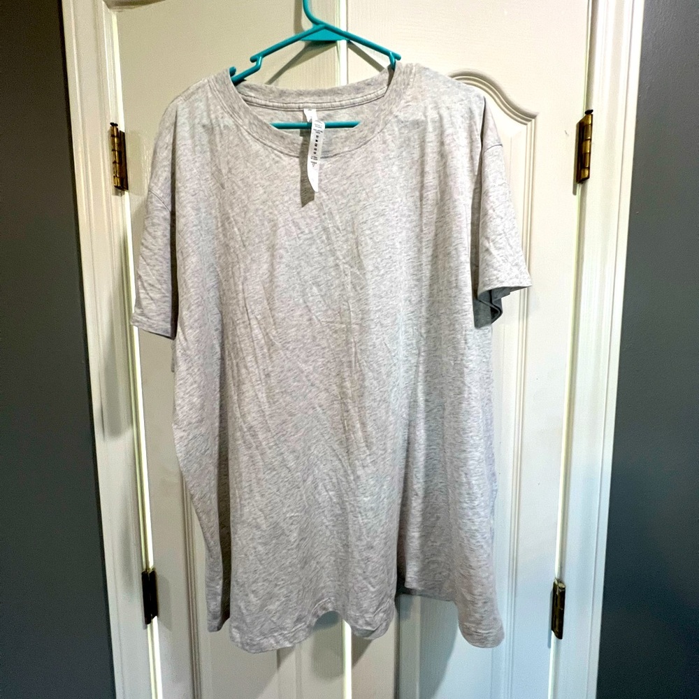 NWOT never worn Lululemon tee 18